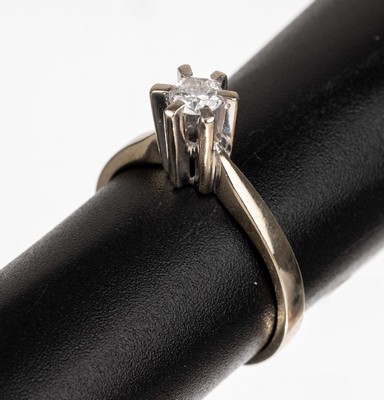 18 kt Gold Brillant-Ring, WG 750/000, Brillant-Solitär ca. 0.20 ct Weiß/p, RW 53, ca. 3.1 g