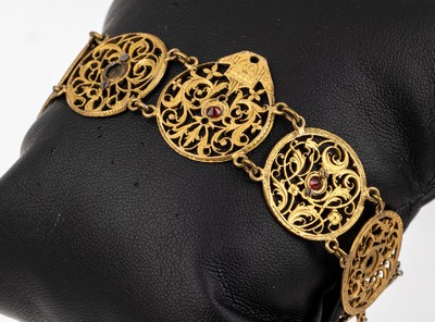 Außergewöhnliches Armband, Metall verg., Glieder aus alten Spindelkloben alter Taschenuhren, L. ca. 19.5 cm, Kastenschloss, Unikatcharakter
