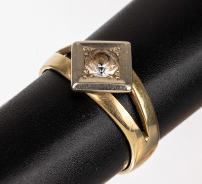 14 kt Gold Ring, GG/WG 585/000, Ringkopf quadratisch in WG mit Diamantimitation, RW 60,ca. 5.6 g