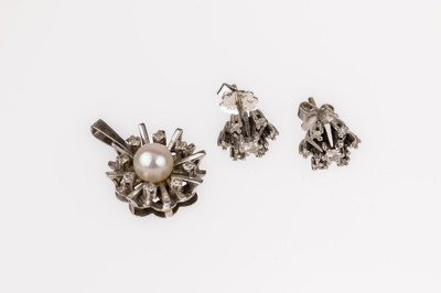 18 und 14 kt Gold Konvolut, WG 750/000 und 585/000, best. aus: 1 Anhänger, mittig Akoyazuchtperle, D. ca. 6.3 mm, umgeben von kl. 8/8-Diamanten, ...