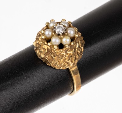 14 kt Gold Brillant-Perl-Ring, GG 585/000, abstrakte Gestaltung, hochaufgebauter Ringkopf, mittig Brillant ca. 0.10 ct (grav.) Weiß/si, umgeben von ...