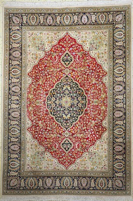 Täbriz Tabatabai fein, Persien, ca. 40 Jahre, Korkwolle mit Seide, ca. 277 x 194 cm, EHZ: 1-2