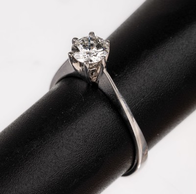 18 kt Gold Brillant-Ring, WG 750/000, Brillant ca. 0.51 ct Weiß/p, RW 52, ca. 2.6 g