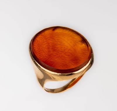 14 kt Gold Karneol-Ring, GG 585/000, ovalerRingkopf, Karneol-Platte mit arabischer Inschrift, RW 55, ca. 8.3 g