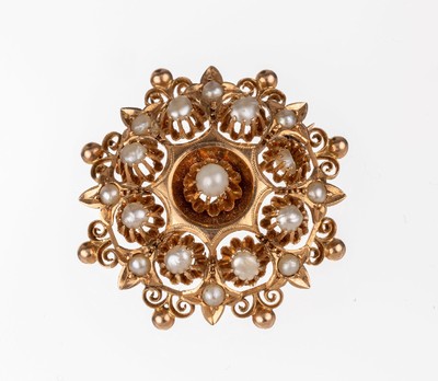 14 kt Gold Perl-Brosche, um 1880, RG 585/000, Aufbau in mehreren Ebenen, kl. Halbperlen, 1 x lose in der Fassung, D. ca. 3 cm, ca. 5.5 g