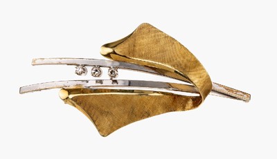 14 kt Gold Diamant-Brosche, GG/WG 585/000, abstrakt, 3 kl. 8/8-Diamanten, ca. 5 x 2.5 cm,ca. 4.6 g