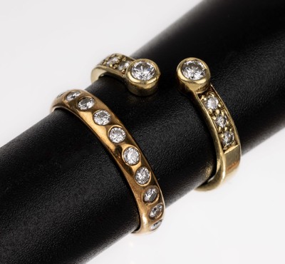 Konvolut 2 Brillant-Ringe, best. aus: 1 x GG 585/000 offen gearbeitete Ringschiene 8 Brillanten zus. ca. 0.26 ct Weiß/si, RW 56, und 1 x ...