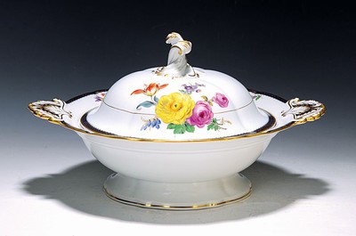 Ragoutschüssel, Meissen, Pfeifferzeit, um 1924-33, 1. Wahl, A-Kante in kobaltblau und Gold, Goldstaffage, feine bunte Blumenmalerei, ca. 15x33x26cm