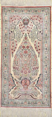 Hereke Seide fein, China, ca. 50 Jahre, reine Naturseide, ca. 129 x 62 cm, ca. 1,0 Mio. Kn/qm, EHZ: 1-2