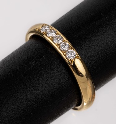 18 kt Gold Brillant-Ring, GG 750/000, 5 Brillanten zus. ca. 0.15 ct feines Weiß/vs, ca. 3.5 g, RW 48