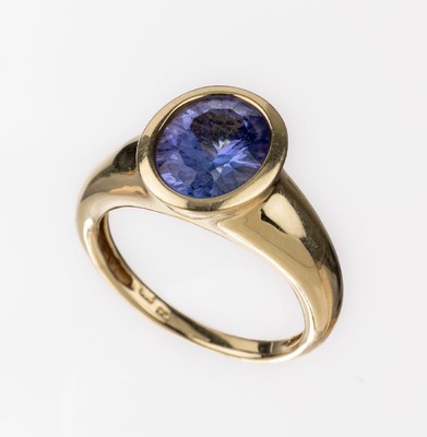 14 kt Gold Tansanit-Ring, GG 585/000, schlichte Gestaltung, ovalfacett. Tansanit ca.2.60 ct, RW 56, ca. 5.6 g