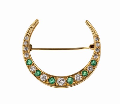 18 kt Gold Smaragd-Brillant-Brosche, GG 750/000, bes. mit 6 rundfacett. Smaragden zus.ca. 0.40 ct, 13 Brillanten und Diamanten zus. ca. 0.30 ct ...