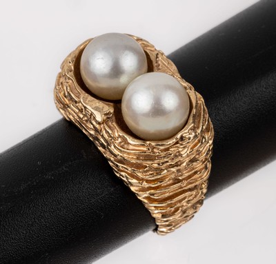Massiver 14 kt Gold Akoyazuchtperl-Ring, GG585/000, Schiene komplett strukt., oberhalb mit 2 l. cremef. Perlen, D. ca. 8 mm, schöne schwere ...