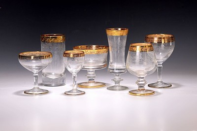 Trinkglasservice, 1970er Jahre, farbloses Kristallglas mit breiten Goldrändern und Diamantgravur von Ranken, 8 Sektgläser, 8 Cognacschwenker, 5 ...
