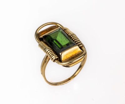 14 kt Gold Turmalin-Ring, deutsch um 1940/50, GG 585/000, länglicher Ringkopf, bes. mit einem facett. Turmalin (min. besch.), seitl. ...