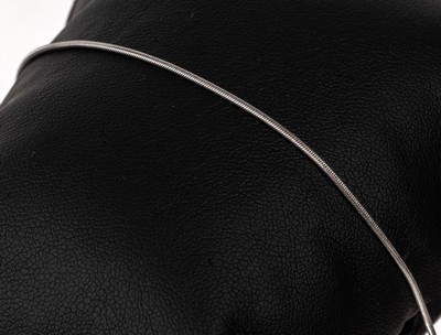 18 kt Gold Schlangenkette-Armband, WG 750/000, ca. 2.7 g, L. ca. 20 cm, Karabinerschließe
