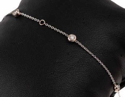 Platin Brillant-Armband, Platin gepr., 6 Brillanten in Zargenfassungen zus. ca. 0.24 ctWeiß/si, ca. 3.3 g, L. ca. 21 cm, Federringschließe