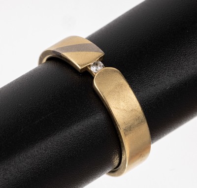 14 kt Gold Brillant-Ring, GG 585/000, mit WG-Einlage, Brillant ca. 0.03 ct Weiß/si, RW 64, ca. 6.8 g