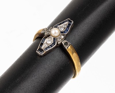 18 kt Gold Diamant-Saphir-Ring, um 1910, GG 750/000, gepr., Schiffchenform, Saphire undDiamanten zus. ca. 0.08 ct, (einige Steine fehlen), ...
