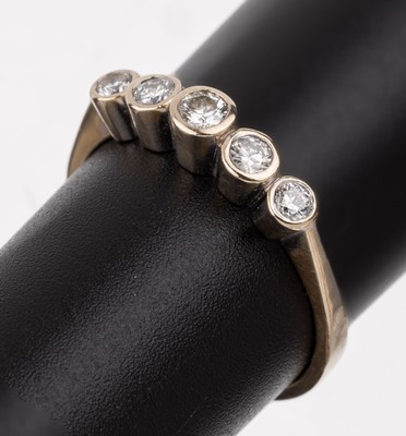 18 kt Gold Brillant-Ring, WG 750/000, 5 Brillanten zus. ca. 0.30 ct Weiß/si, RW 60, ca. 3.4 g