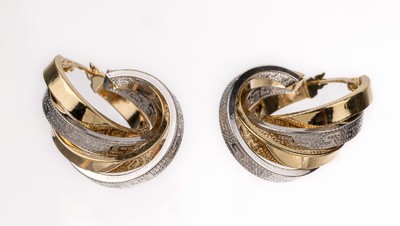 Paar 14 kt Gold Ohrhänger, GG/WG 585/000, GG und WG ineinander verschlungen, WG-Elementemit grav. Mäandermuster, ca. 3.8 g
