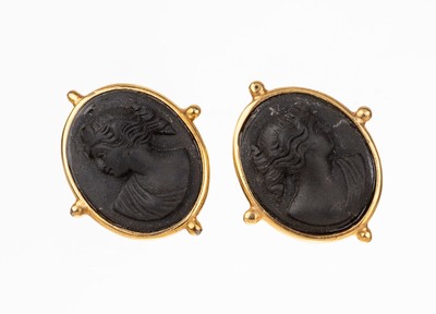Paar 14 kt Gold Lavastein-Ohrstecker, GG 585/000 gepr., ovale Lavastein-Kameen, Darstellung junger Damen im Profil, schlichte Rahmung (sek.), ca. ...