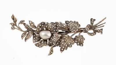 Perl-Brosche, um 1880, Silber, Darstellung eines Blumenstraußes, kl. Saatperlen, ca. 7 x 2.5 cm, rückseitig Zinnlot