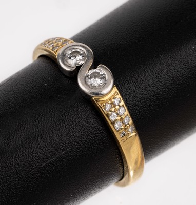 18 kt Gold Brillant-Ring, GG/WG 750/000, 18Brillanten zus. ca. 0.15 ct Weiß/si, RW 56, ca. 2.9 g