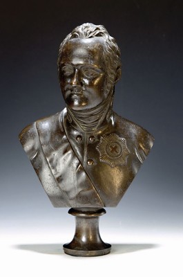 Büste, deutsch, um 1900-1910, Porträt eines Mannes in Uniform mit hohem Kraken, Sockel ergänzt, Höhe ca. 35cm
