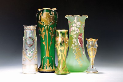 5 Jugendstil-Vasen, Frankreich, um 1900, farbloses und grünes Glas mit Emailmalereien, oder Goldstaffage, eine mit aufgesetzten Glassteinen, H. ca. ...