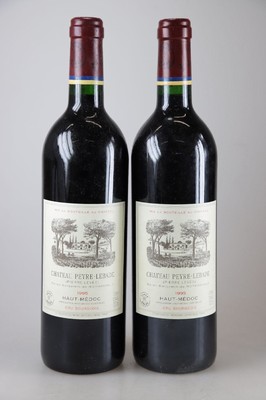 12 Flaschen 1995 Chateau Peyre-Lebade (Pierre Levee), Haut-Medoc, je ca. 75cl, 12,5% Vol.,in geöffneter orig. Holzkiste