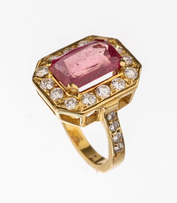 18 kt Gold Rubin-Brillant-Ring, GG 750/000,facett. Rubin ca. 5.50 ct (farb- und reinheitsbeh.) Brillanten zus. ca. 1.50 ct feines Weiß-Weiß/vs, RW ...