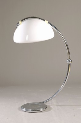 Martinelli Luce Stehlampe, "Serpente Floor", silberner Fuß, opakweisser Kunststoffschirm (Methacrylat), Entw. Elio Martinelli, H.ca. 120 ...