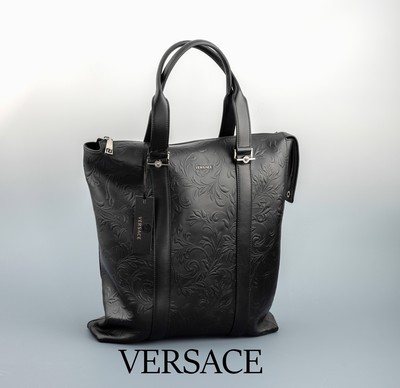VERSACE Tragetasche, feines Leder mit Prägung,silberfarbene Hardware, mehrere Innenfächer, 1mit Reißverschluss, mit Echtheits hologramm und ...