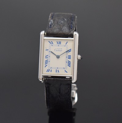 CARTIER Paris Tank Damenarmbanduhr in 925er Silber, Schweiz um 1990, quarz, seitl. 4- fach verschr., Lederband zu ers., orig. Faltschl., weißes ...
