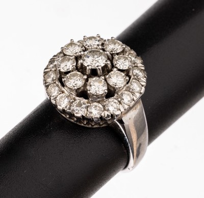 14 kt Gold Brillant-Ring, WG 585/000, blütenförm. Ringkopf, Brillanten zus. ca. 1.80ct Weiß/si, RW 52, ca. 5.1 g
