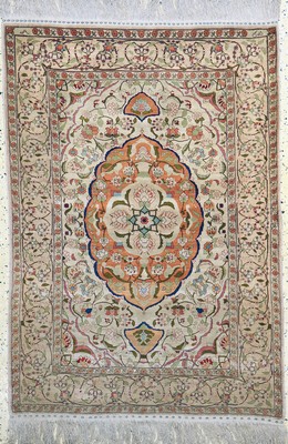Hereke Seide fein signiert, Türkei, um 1940, reine Naturseide, ca. 140 x 100 cm, ca. 1,0 Mio. Kn/qm, EHZ: 2
