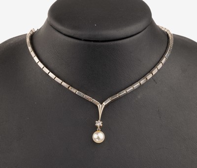 14 kt Gold Brillant Perl Collier, WG 585/000, 1 Brillant ca. 0.10 ct Weiß/si, bewegliche Zuchtperle, D. ca. 7 mm, schönes Lüster, L. ca. 43 cm, ...