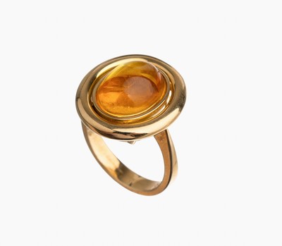 14 kt Gold Bernstein Ring, GG 585/000, hoher ovaler Bernsteincabochon, 2 rhg. Ring- kopf, ca. 11.2 g, RW 58