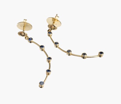 Paar 14 kt Gold Saphir Ohrstecker, GG 585/ 000, Abhängung bewegl., jeweils 5 rundfacett. Saphire zus. ca. 1 ct, L. ca. 4 cm, ca. 5.2 g