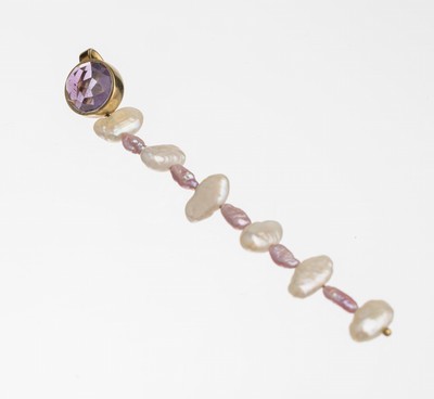 14 kt Gold Amethyst-Biwazuchtperl Anhänger, GG 585/000, oberhalb facett. Amethyst Halbkugel, weiße und violettfarb. Biwazucht- perlen, L. ca. 4.7 ...