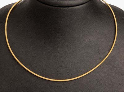 18 kt Gold Halsreif, GG 750/000, ca. 10.8 g, L. ca. 41 cm