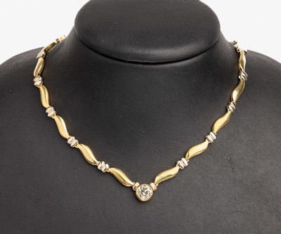 18 kt Gold Diamant-Collier, GG/WG 750/000, Zwischenglieder WG, Altschliff-Diamant ca. 1.10 ct get. Weiß/si, L. ca. 43 cm, Karabinerschließe, ca. ...