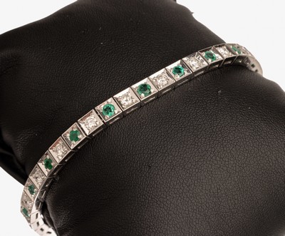 14 kt Gold Smaragd-Brillant-Armband, WG 585/000, 17 rundfacett Smaragde zus. ca. 2.0 ct, 17 Brillanten zus. ca. 2.50 ct Weiß/si, L. ca. 17.5 cm, ...