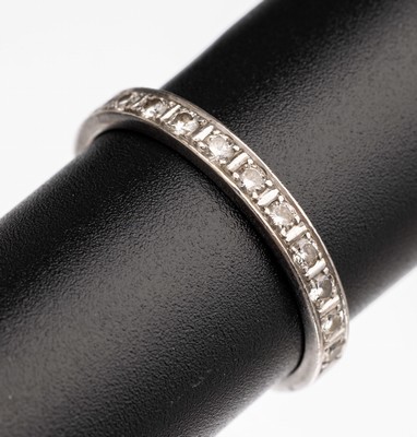 14 kt Gold Brillant-Halbmemoryring, WG 585/000 (gepr.), 13 Brillanten zus. ca. 0.39 ct, Weiß/si, total ca. 3.7 g, RW 62, Reinigungunerlässlich