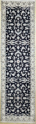 Nain fein(9 La), Persien, Ende 20.Jhd, Korkwolle mit Seide, ca. 300 x 90 cm, EHZ: 2