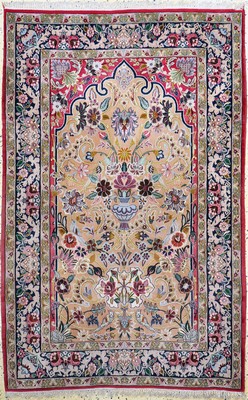 Esfahan fein, Persien, Mitte 20.Jhd, Korkwolle auf Seide, ca. 173 x 113 cm, EHZ: 1-2, (gleichmäßig verblasst)