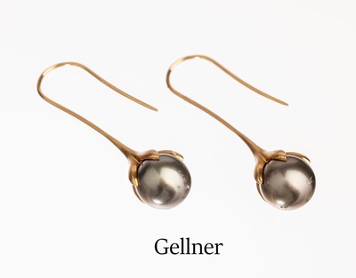 Paar 18 kt Gold GELLNER Perl-Ohrgehänge, RoseG 750/000, 2 anthrazitfarb. Tahitizuchtperlen ca. 10.5 - 11.0 mm, schönes Lüster, L. ca. 4 cm, ca. ...