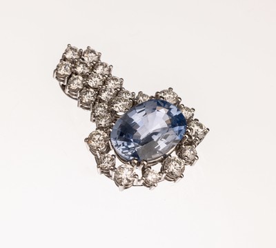 18 kt Gold Saphir-Brillant-Anhänger, WG 750/000, ovalfacett. Saphir ca. 6.1 ct, 24 Brillanten zus. ca. 2.30 ct Weiß/si, Carat- angaben grav., ca. ...