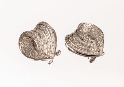 Paar 18 kt Gold Diamant Ohrstecker, WG 750/000, herzförm., Diamanten zus. ca. 0.83 ctWeiß/si, Stecker klappbar mit Clipbrisur, ca. 12.1 g